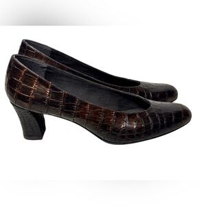 STUART WEITZMAN Women's Dark Brown Croc Leather Tilting Pump Size 7.5
